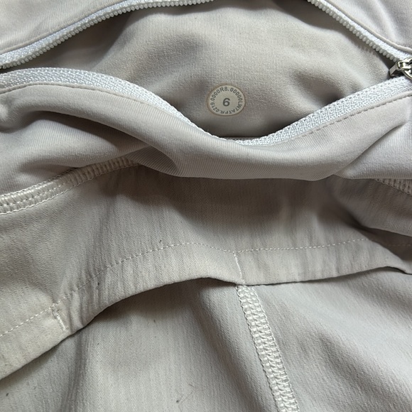 White lululemon 2.5” speed ups shorts - Picture 3 of 4